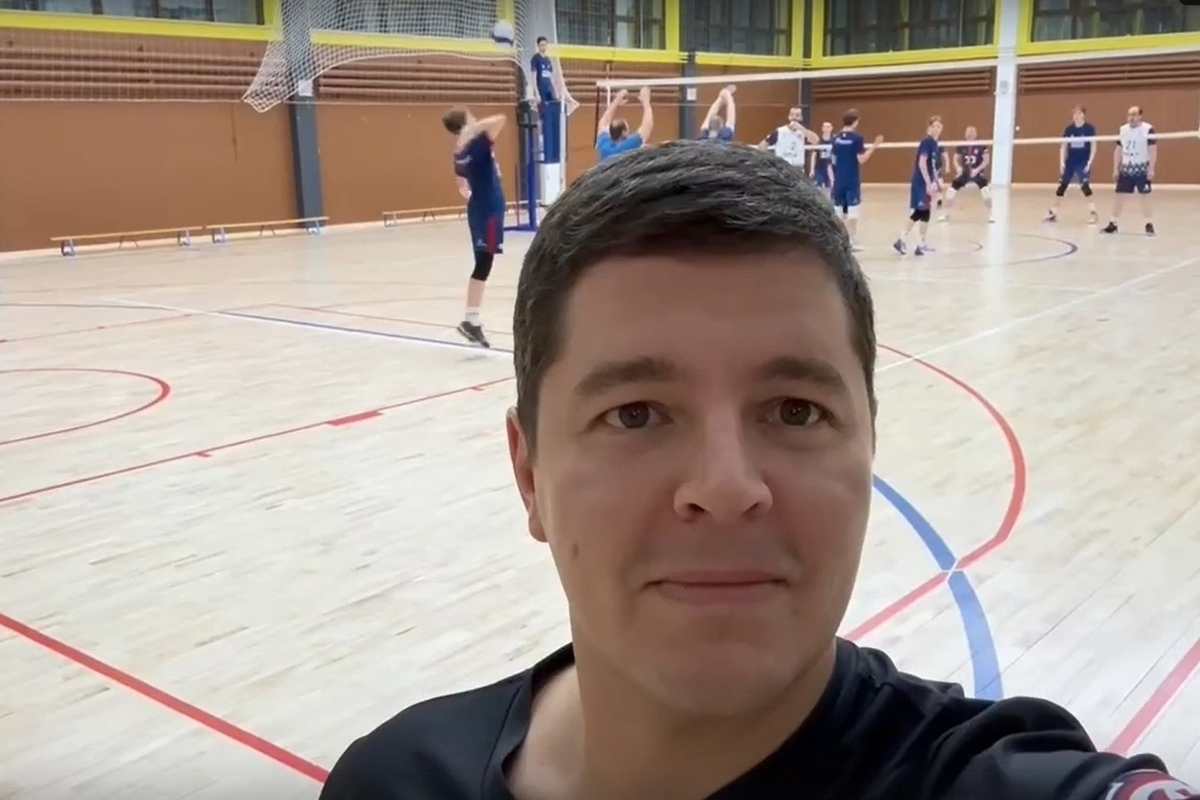 Губернатор Ямала начал 2024 год с тренировки по волейболу