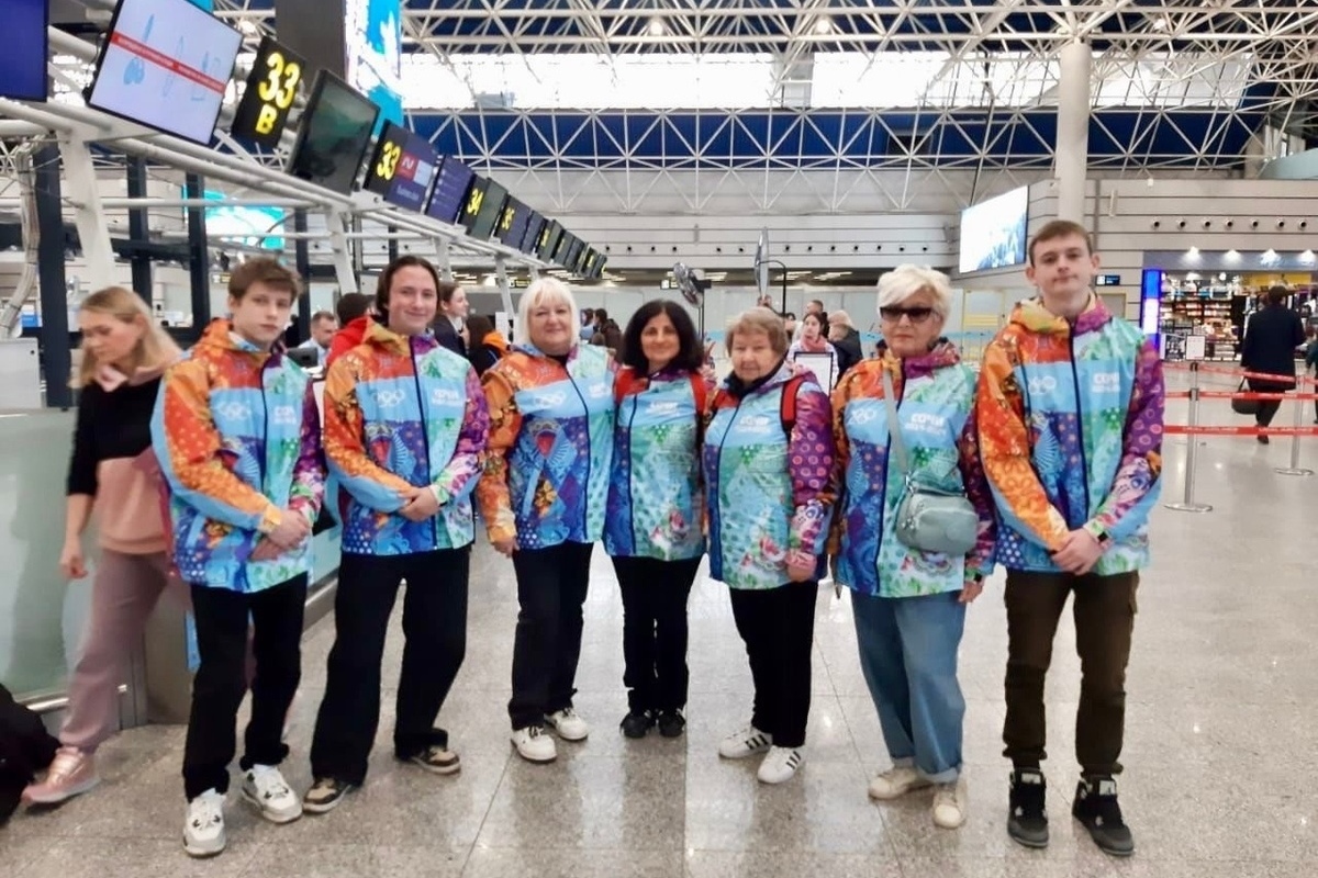 В Сочи «олимпийские» волонтеры встречают туристов