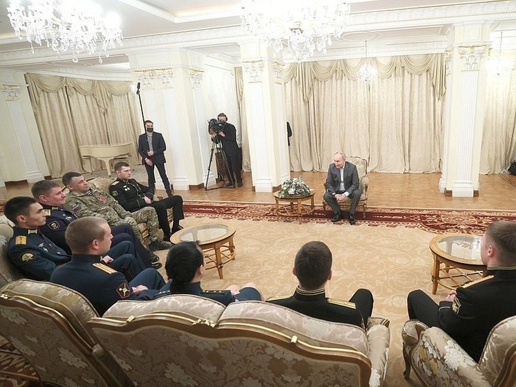 Владимир Путин в Подмосковье встретился с военными