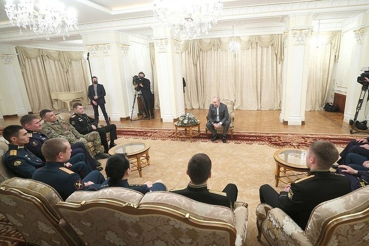 Владимир Путин в Подмосковье встретился с военными