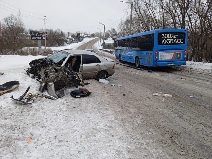 Два человека пострадали в ДТП с автобусом в Кузбассе