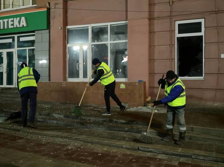 Вячеслав Гладков поблагодарил убиравших от осколков город белгородцев