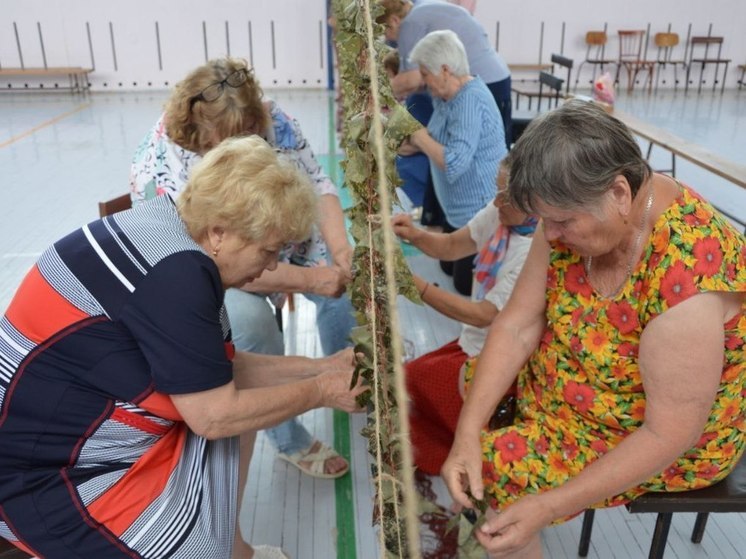 Восемь волонтерских групп поддержки СВО работают в Арзгирском округе