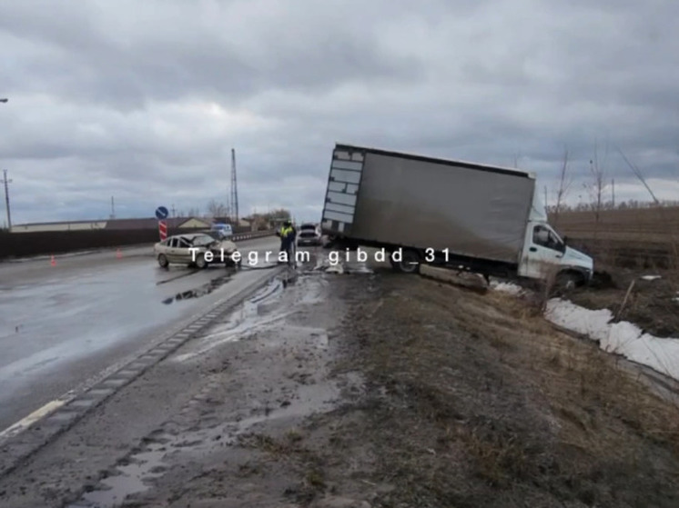 Под Белгородом грузовик влетел в легковушку, есть пострадавшие