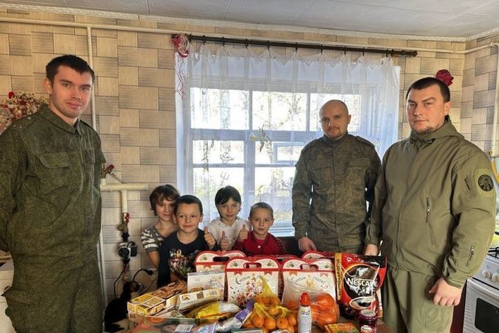 Сотрудники СК России по Запорожской области поздравили детей с праздниками