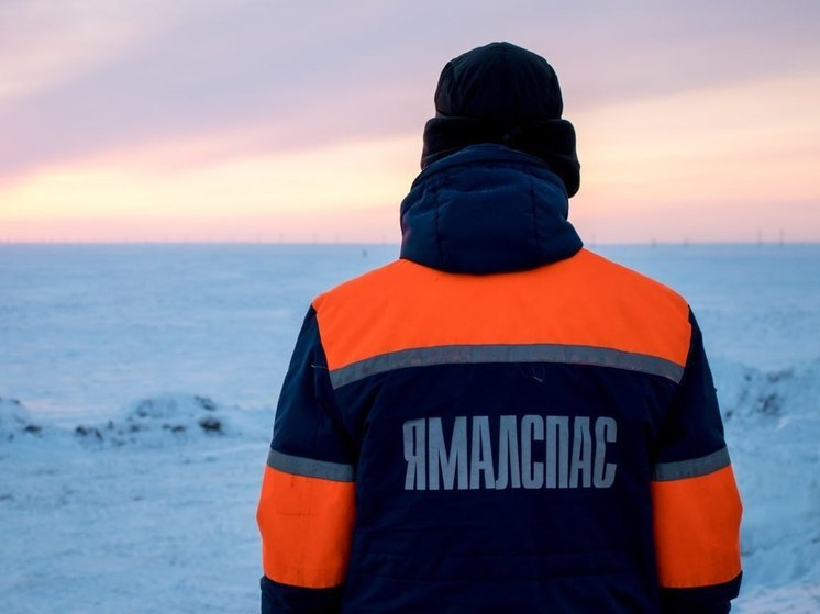 Спасатели Ямала на вездеходе эвакуировали из тундры заболевшего малыша