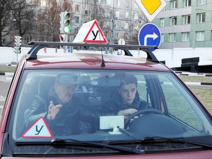 Получившие гражданство РФ водители с 1 апреля будут вынуждены пересдавать экзамен на права