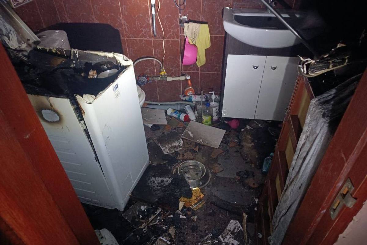 В Мелитополе Запорожской области ночью потушили сильный пожар в квартире