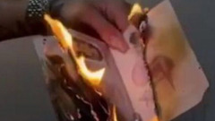 Блогерша из Брянска публично сожгла свой паспорт и запечатлила этот момент на видео