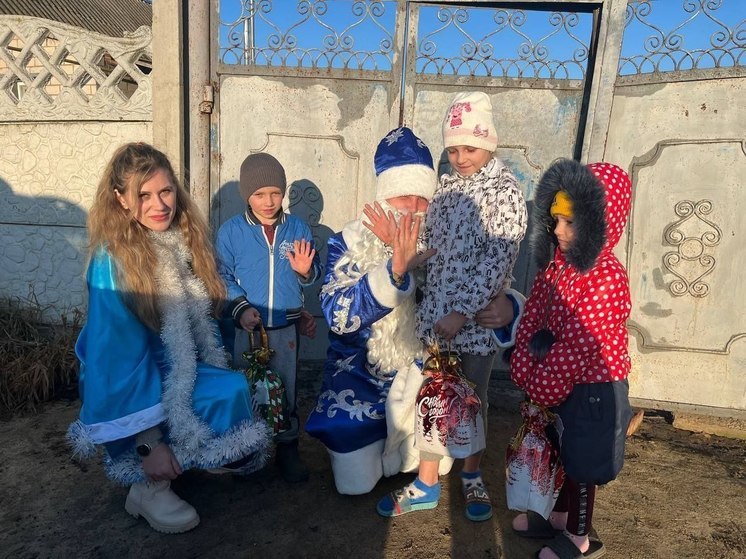Новогодние подарки получили дети в прифронтовых Алешках