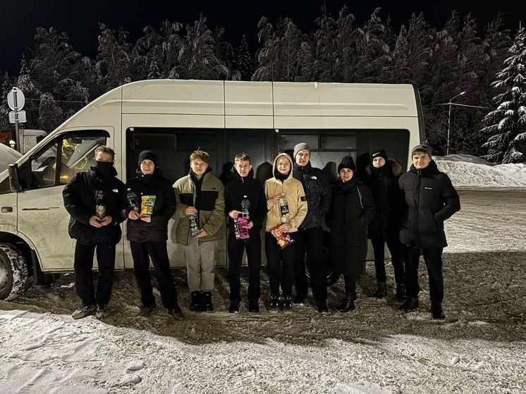 Правоохранители не дали замерзнуть детям из Чагоды в сломавшемся автобусе