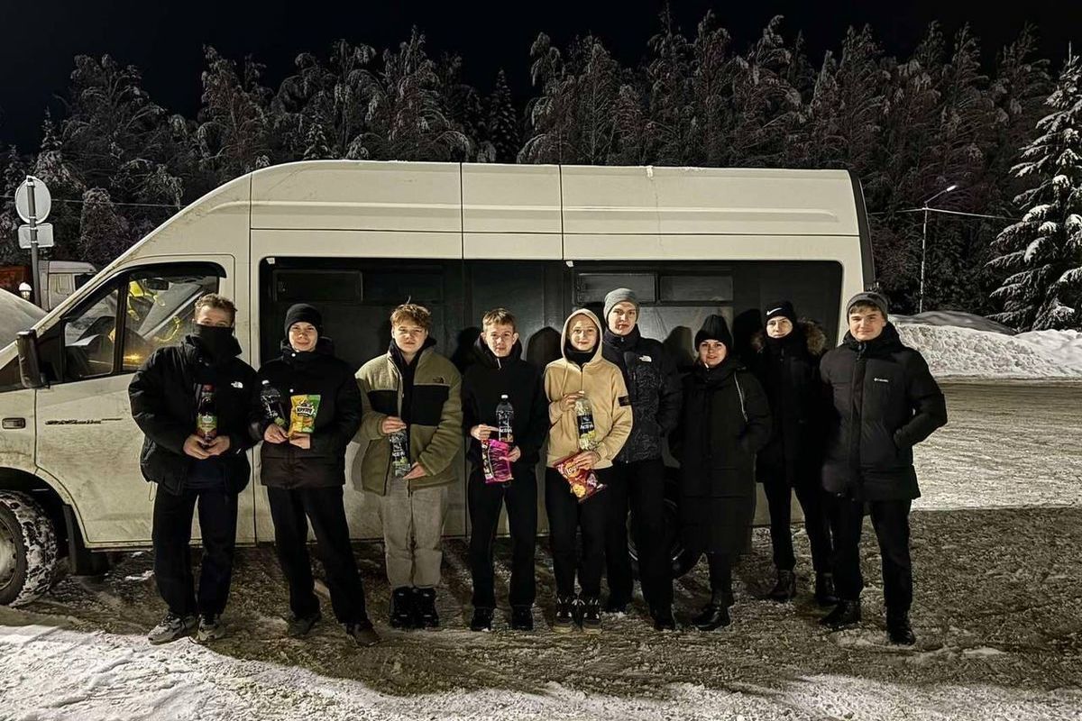 Правоохранители не дали замерзнуть детям из Чагоды в сломавшемся автобусе