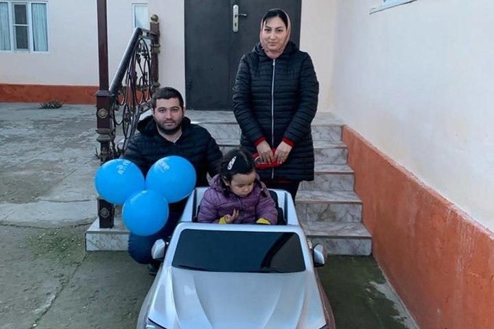 Дагестанский чиновник исполнил новогоднюю мечту девочки
