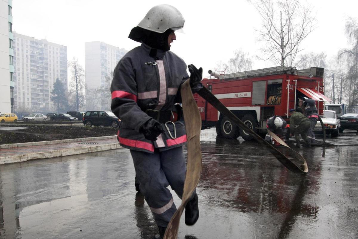 На западе Москвы сгорела квартира, погиб человек