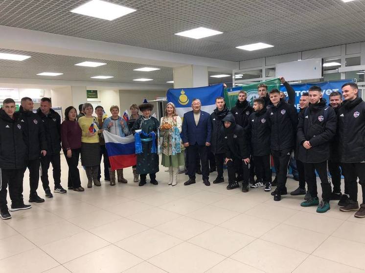 В аэропорту Улан-Удэ с хадаком встретили футболистов из Беларуси