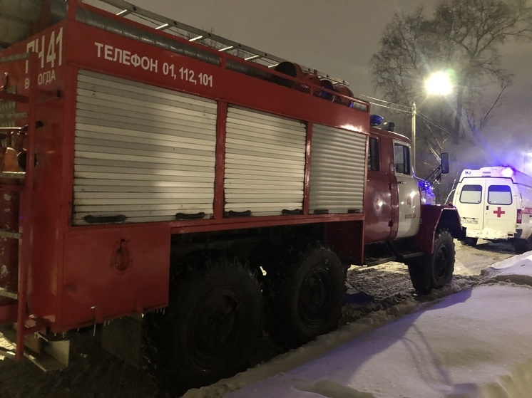 2 января женщину и ее 4-летнюю внучку спасли огнеборцы в Вологде