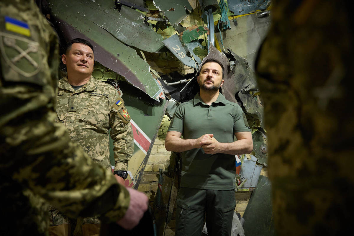 В Киеве уничтожены склады фабрики военной одежды, которую носит Зеленский