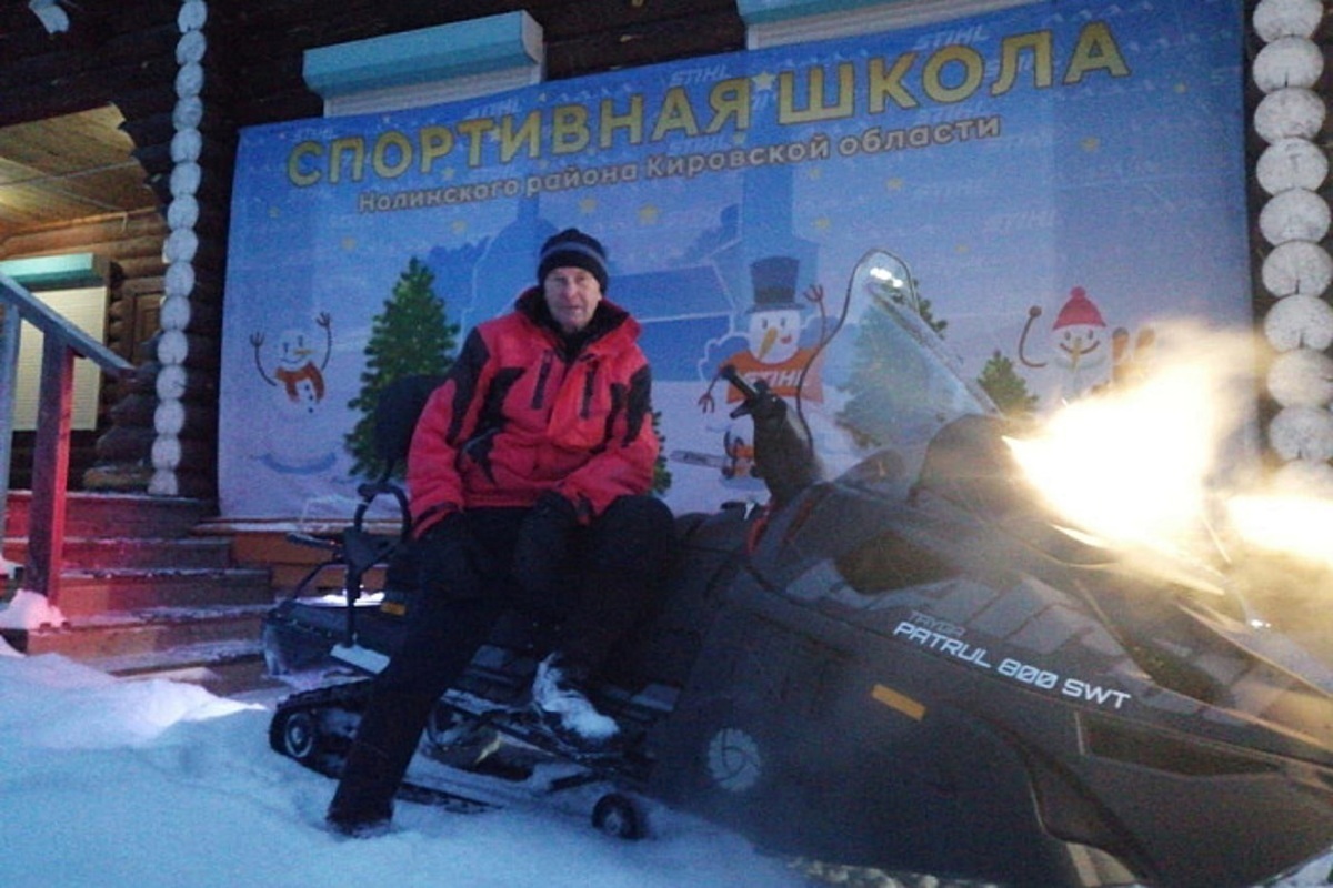 Снегоход и автобус приняли на баланс спортивной школы в Кировской области