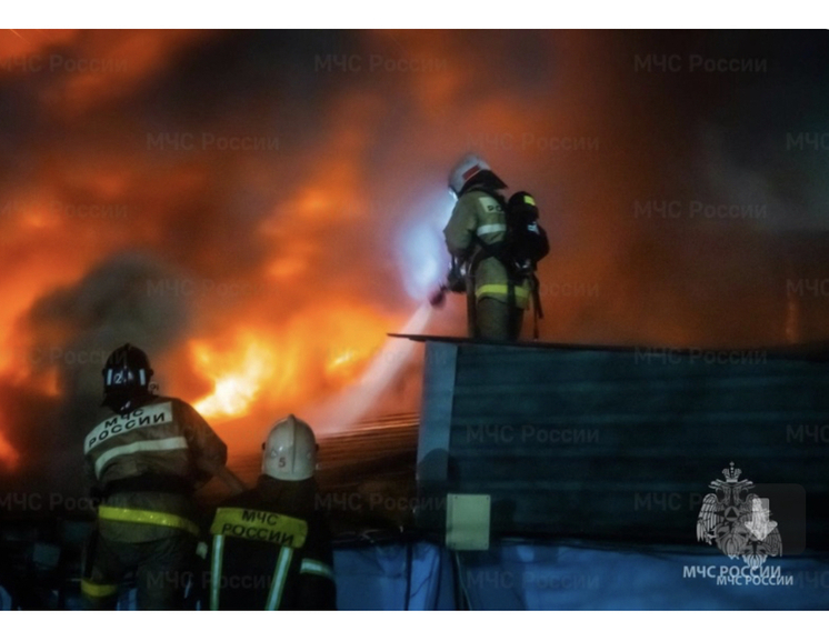 В Монастырщине сгорел ангар