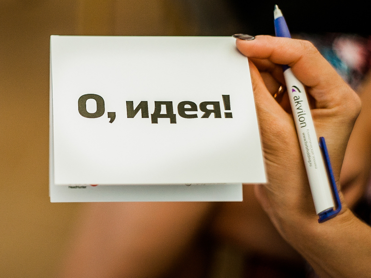 В Астрахани нераспроданные елки увезли в храмы