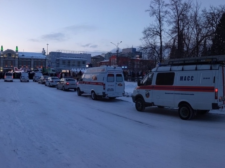 Тело женщины нашли спасатели во вскрытой квартире на улице Дмитрия Донского в Новосибирске