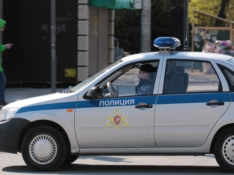 В Шахтах мужчина украл кошелек у пенсионерки