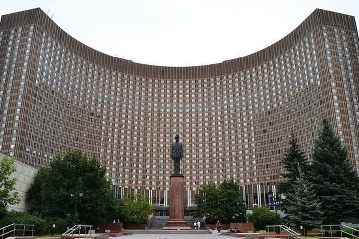 Россиянка сломала позвоночник после падения возле московской гостиницы