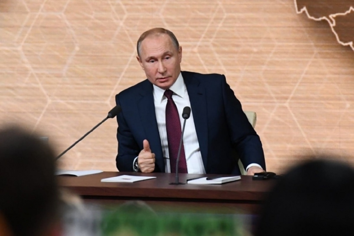 Доверенным лицам Владимира Путина передали первые удостоверения