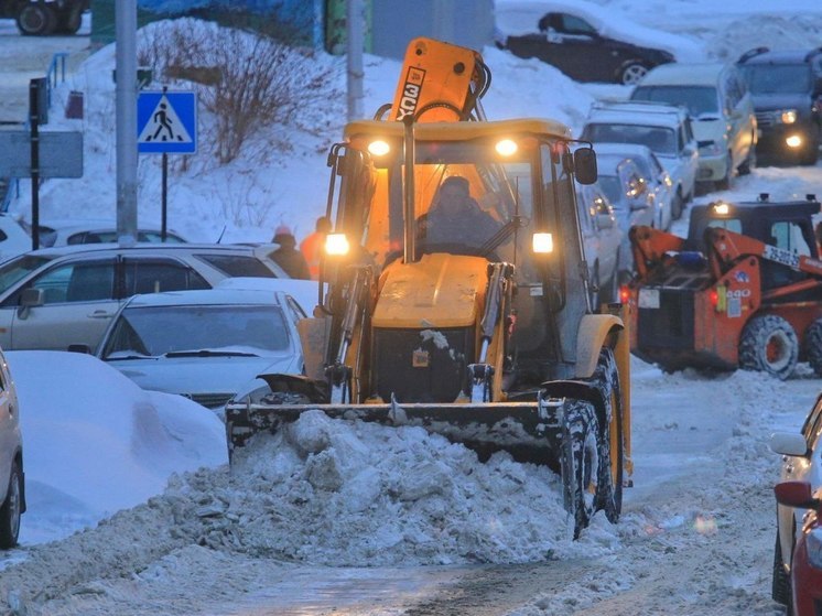 Губернатор Травников поручил минтрансу помочь Новосибирску справиться со снегом