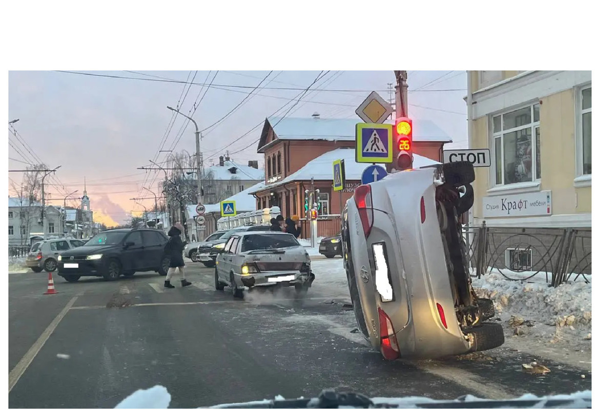 Припарковался на бок: в Костроме произошло анекдотическое ДТП