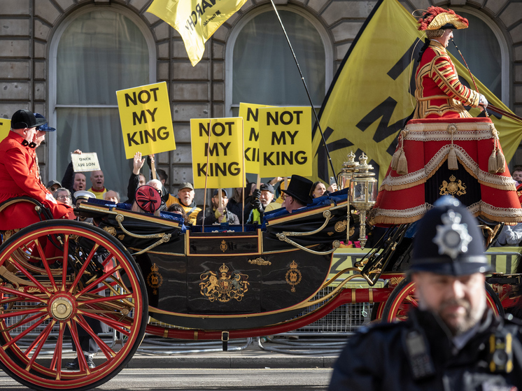 От скандальных мемуаров до торжественной коронации: еще одна глава истории монархии