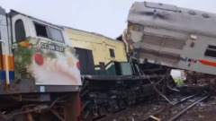 Столкновение двух поездов в Индонезии попало на видео
