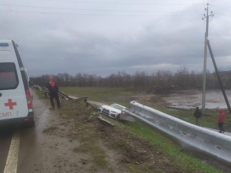 Под Краснодаром при съезде иномарки в кювет погибла 6-летняя пассажирка