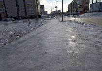 В зимнее время жители Новосибирска часто сталкиваются с проблемой, куда обращаться, если они упадут на улице из-за неубранного снега или льда