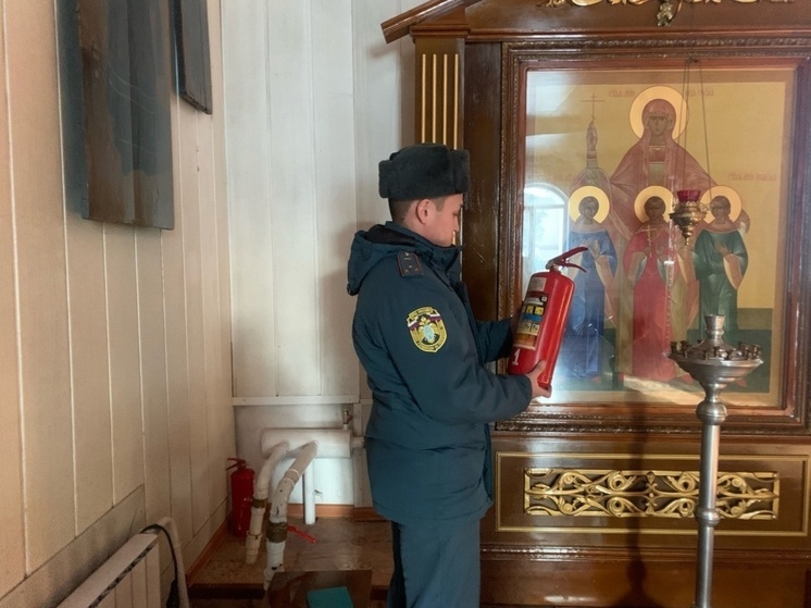 Инспекторы госпожнадзора проверили здания православных храмов Тувы