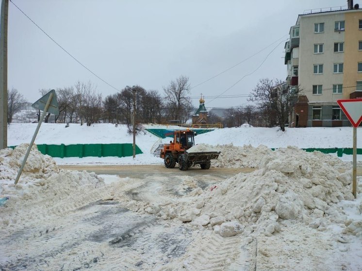 С начала года из Холмска вывезено более 3 тысяч кубометров снега