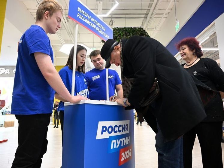 Подписи в поддержку Владимира Путина привезли из Запорожской области