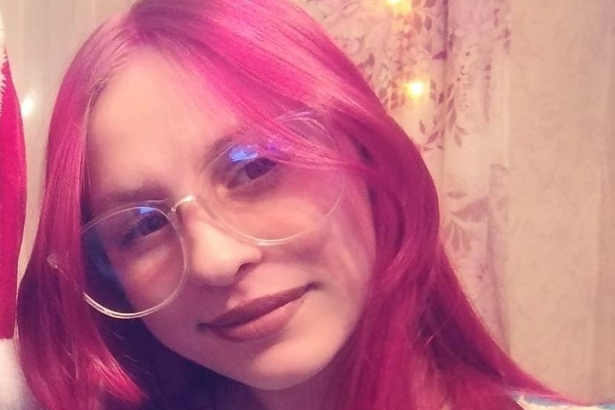 В Свердловской области пропала 14-летняя девочка с розовыми волосами