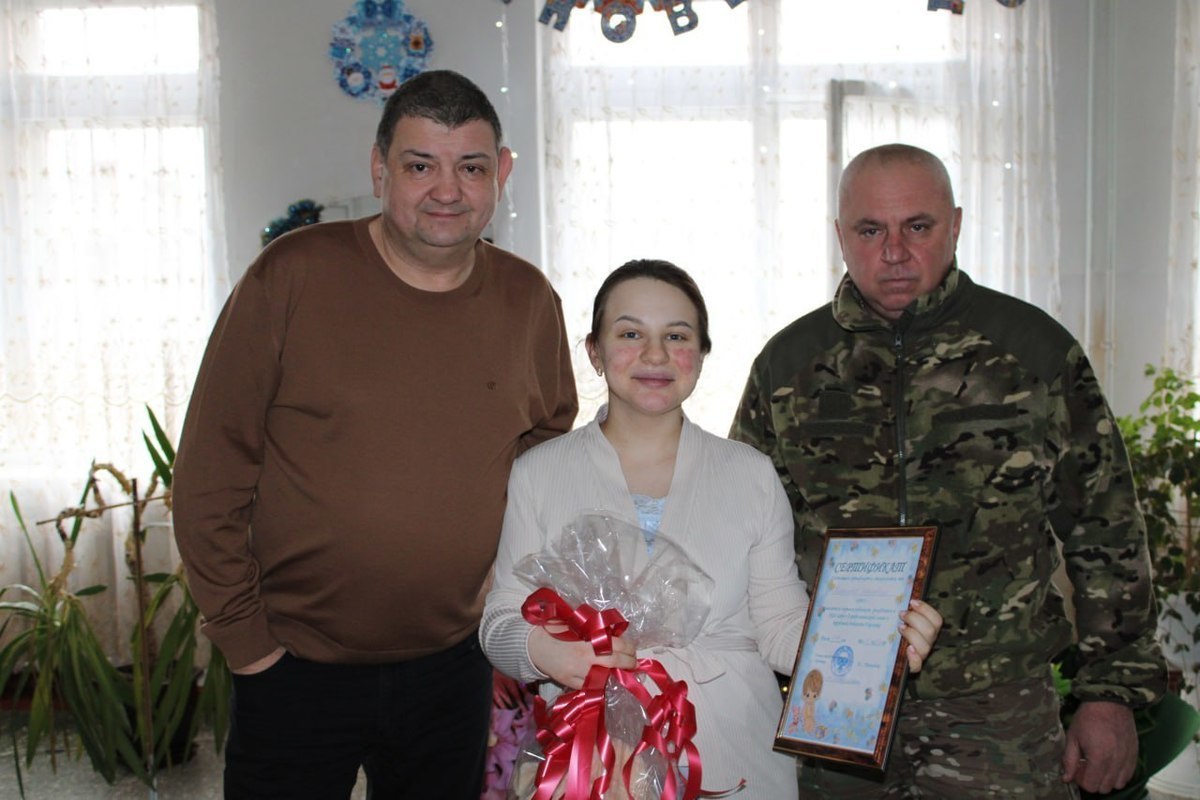 Иван Приходько поздравил молодую маму с рождением первого горловчанина в новом году