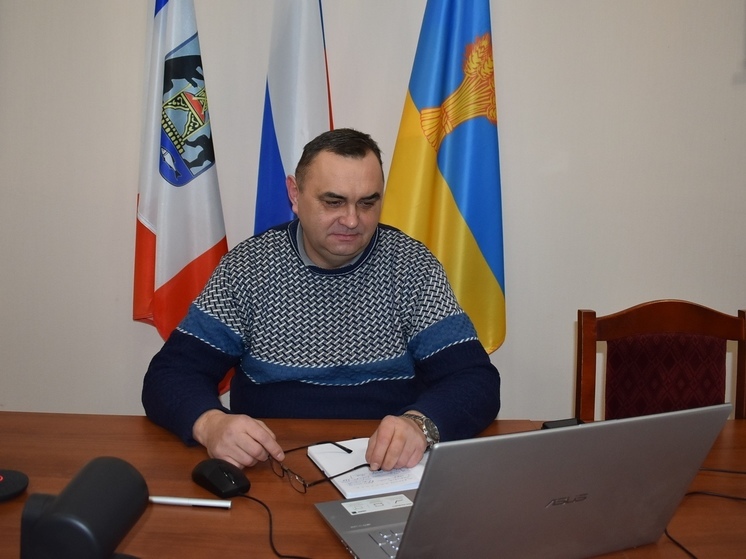 Глава Демянского округа ответил на вопросы жителей в прямом эфире