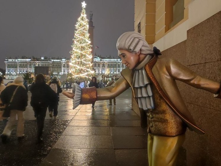 Дворцовая площадь стала самым популярным местом на зимних праздниках