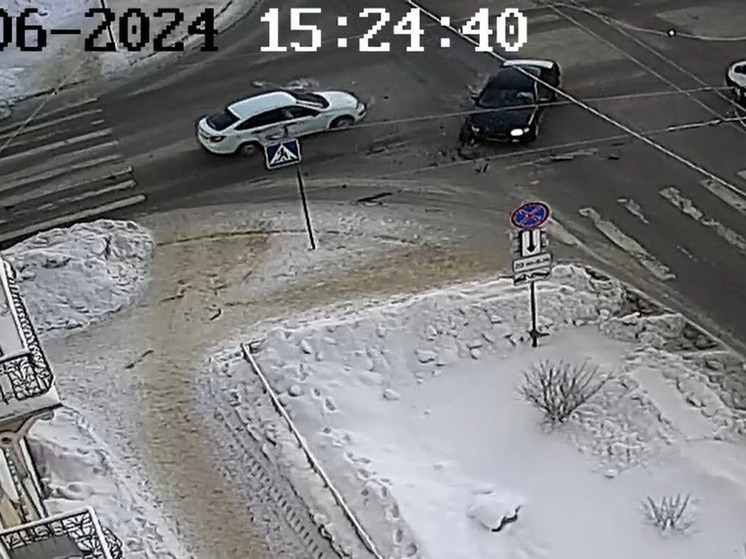 Страшная авария произошла на перекрестке в центре Петрозаводска