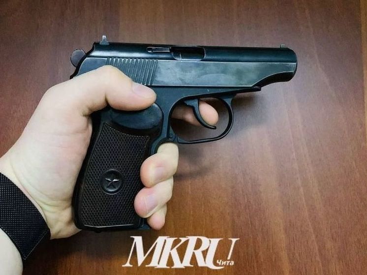 Мужчине выстрелили в лицо из пистолета возле кафе в Чите