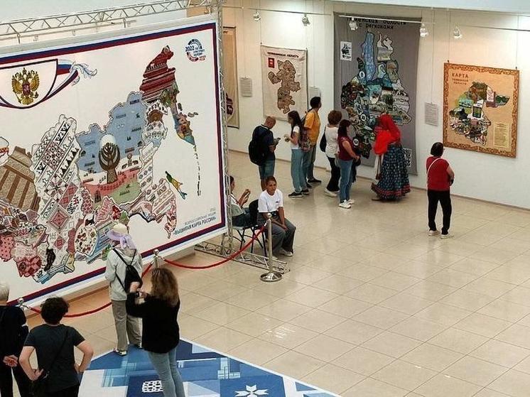 Мастерицы Тюменской области вышили карту региона