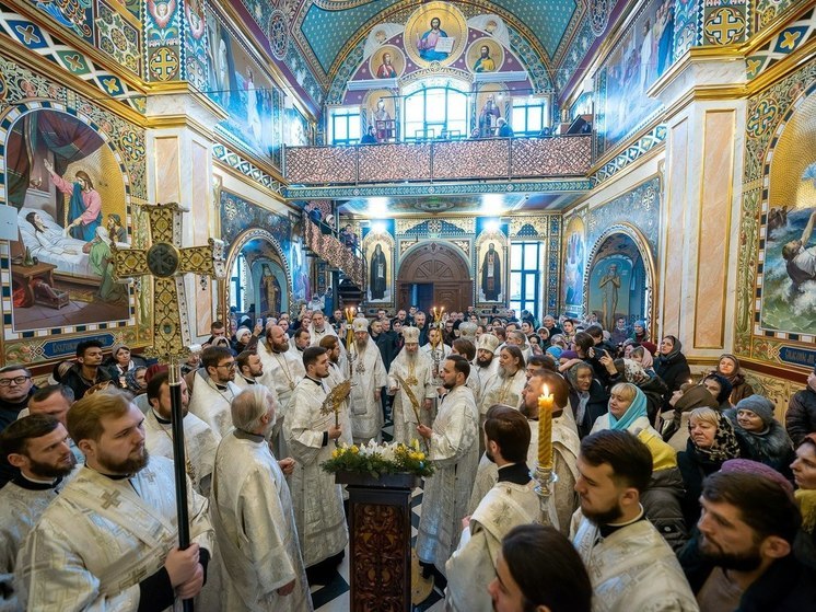 Духовенство УПЦ провело рождественскую службу в Киево-Печерской лавре, отказавшись перейти на новоюлианский календарь