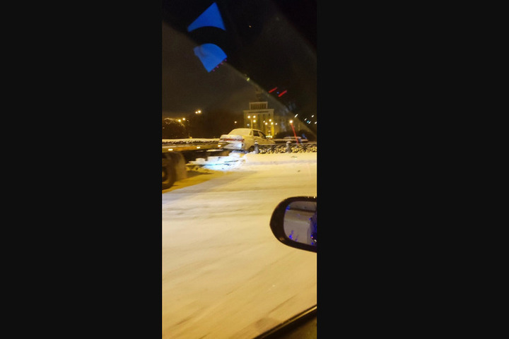 Автомобиль слетел с дороги в Новокузнецке