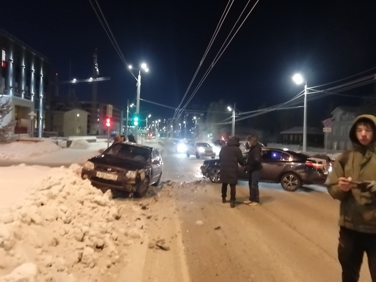 Жесткая авария произошла в центре Петрозаводска, водители ищут свидетелей