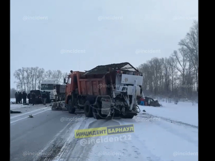 Соцсети: на трассе в Алтайском крае произошло смертельное ДТП