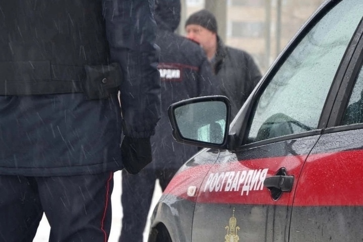 В ресторане Архангельска задержали мужчину с пистолетом