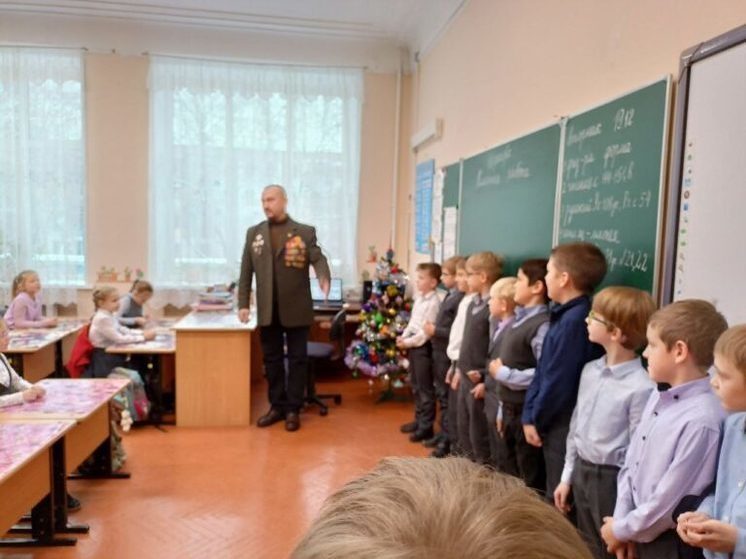 Дмитрий Тванков провел урок мужества в школе №115